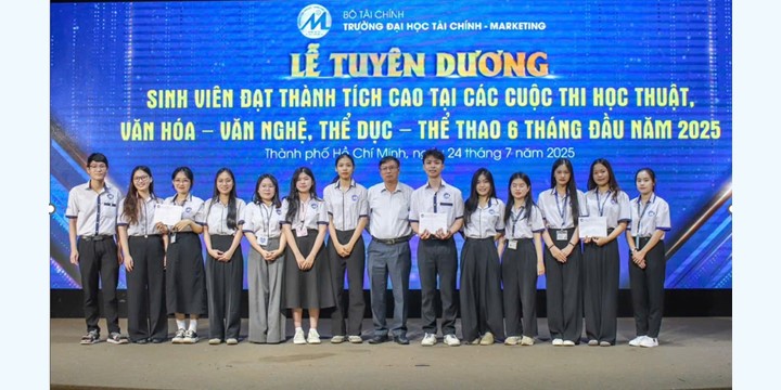 KHOA KINH TẾ – LUẬT TUYÊN DƯƠNG NHÓM SINH VIÊN ĐẠT THÀNH TÍCH CAO TẠI CUỘC THI OLYMPIC KINH TẾ LƯỢNG NĂM 2025